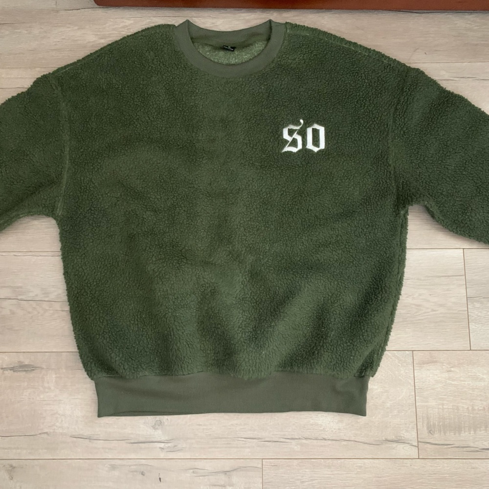 Green sweatshirt,